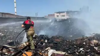 İzmir Seyhan Mahallesi'nde Çöp Alanında Yangın Paniği