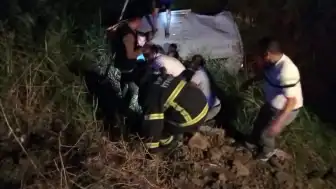 Kırıkhan'da Kamyonet Şarampole Devrildi: 3 Yaralı