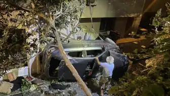 Kocaeli Gölcük'te Otomobil Apartman Boşluğuna Devrildi: 2 Yaralı
