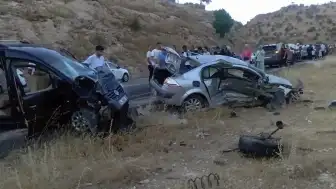 Mardin Midyat'ta Trafik Kazası: 8 Kişi Yaralandı