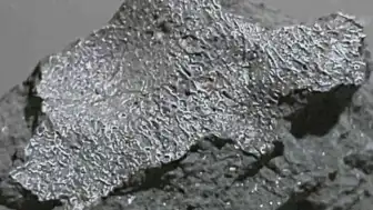 New Jersey'de Bir Evin Yatak Odasına Düşen Meteorit İçerisinde Uzay Kökenli Moleküller Tespit Edildi
