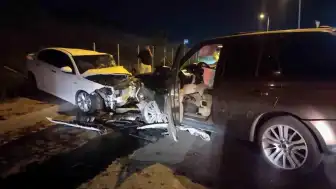 Sancaktepe'de ters yönden gelen otomobilin karıştığı zincirleme kazada 5 yaralı