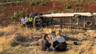 Şanlıurfa'da Tarım İşçilerini Taşıyan Minibüs Devrildi: 22 Yaralı