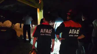 Siirt'te Kezer Çayı'nda Mahsur Kalan Genç Ekskavatörle Kurtarıldı