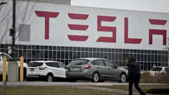 Tesla Sürücüsü Kazadan Önce Gaz Pedalına Tam Bastı: FSD Devre Dışı Kaldı