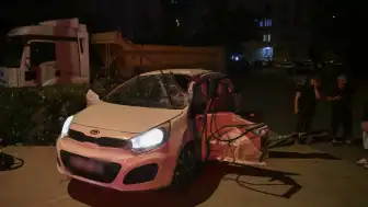 Ümraniye'de Hafriyat Kamyonu ile Otomobil Çarpıştı: 4 Yaralı
