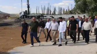 Bingöl Valisi Çelik, Yiğitler Köyü'ndeki Okul İnşaatında İncelemelerde Bulundu