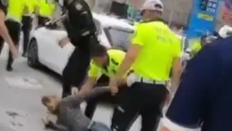 Fatih'te Polise Bıçaklı Saldırı Girişimi: Şüpheli Ayağından Vurularak Etkisiz Hale Getirildi