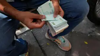 İran'da Ekonomik Kriz Derinleşiyor: Riyal Rekor Düşüşte, Temel Gıda Fiyatları Fırladı