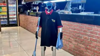 Robot Garsonun 'Zam' Talebiyle İsyan Ettiği İddiası