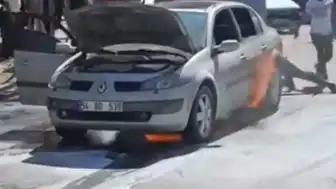 Sivas'ta Seyir Halindeki Otomobilde Çıkan Yangın Söndürüldü