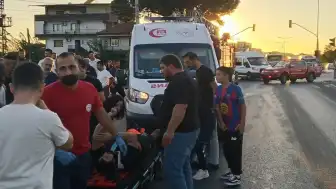 Aydın'ın İncirliova ilçesinde beton mikseri iki servis aracına çarptı: 10 yaralı