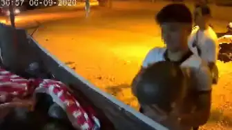Burdur'da Dürüst Hırsızlar: Karpuz Alan Gençler Helallik İstedi