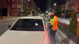 Kayseri'de Yol Ortasında Uyuyakalan Sürücüye Para Cezası Kesildi