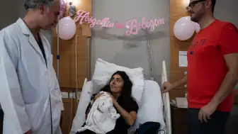 Rahminde 25 Santimetrelik Kitleye Rağmen Bebeğini Sağlıkla Kucağına Aldı