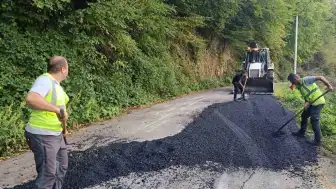 Düzce İl Özel İdaresi Yunusefendi Köyü'nde Asfalt Yama Çalışmalarını Sürdürüyor