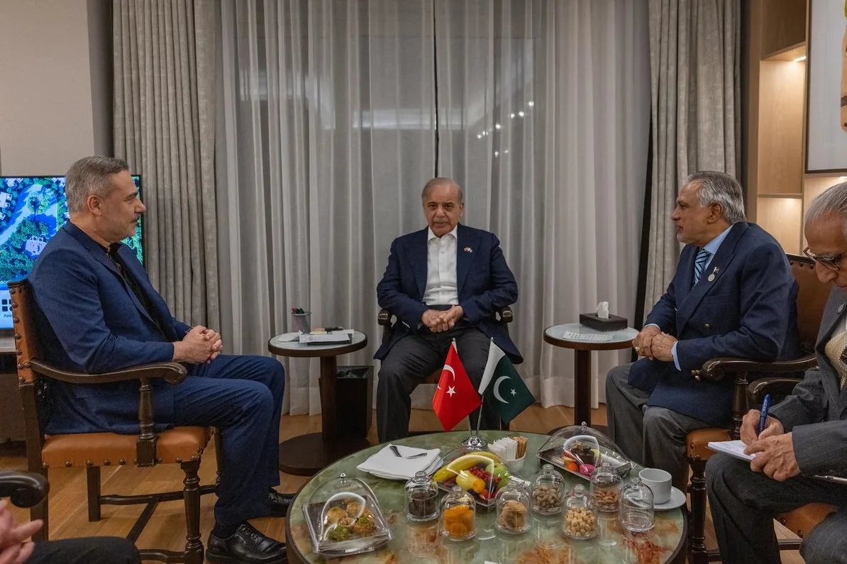 Bakan Fidan, Pakistan Başbakanı Şerif ile Antalya'da Görüştü