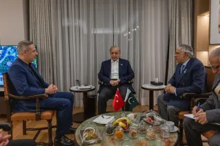 Bakan Fidan, Pakistan Başbakanı Şerif ile Antalya'da Görüştü