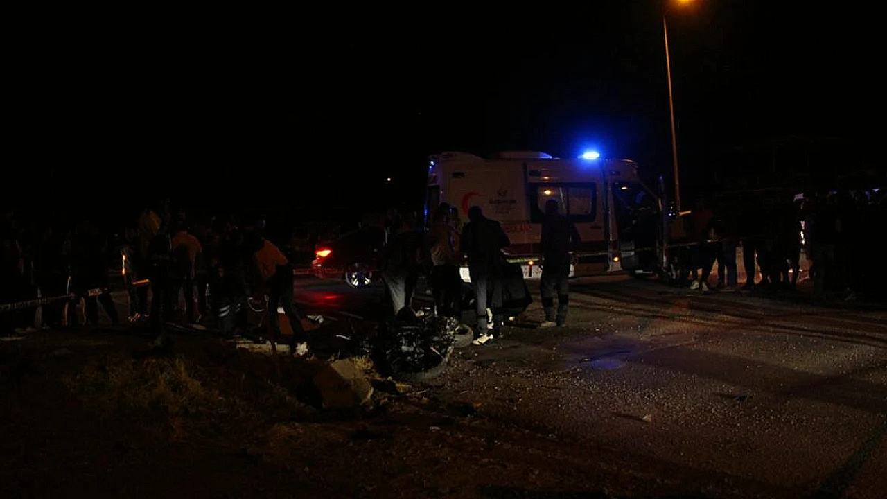 Antalya'da Çöp Kamyonu ile Motosiklet Çarpıştı: 2 Kişi Hayatını Kaybetti