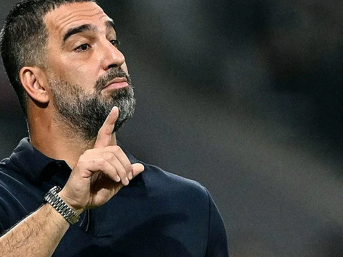 Arda Turan'ın Maçında Sirenler Çaldı, Oyuncular Sahayı Terk Etti