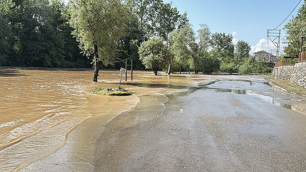 Bartın Irmağı'nda Su Seviyesi 2 Metre Yükseldi, 15 Ev ve İş Yeri Sular Altında Kaldı