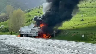 Bitlis'te 2 TIR'ın çarpışması sonucu 2 kişi hayatını kaybetti