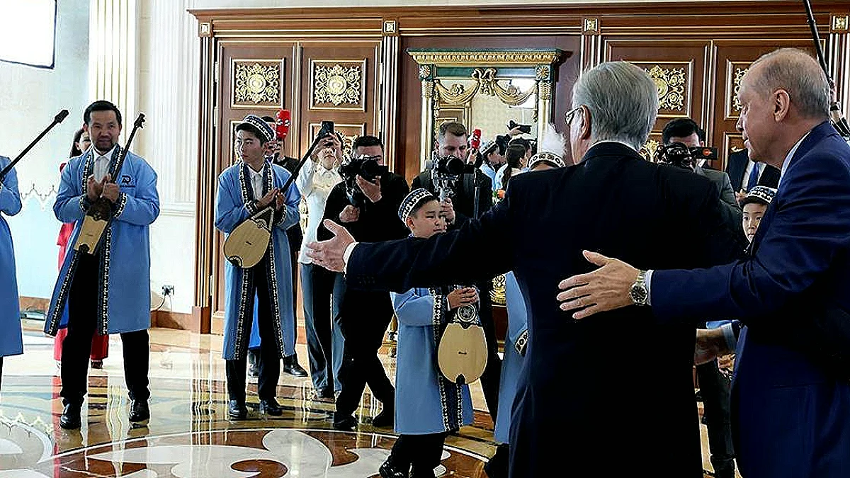 Cumhurbaşkanı Erdoğan'a Kazakistan'da Dombra Sürprizi