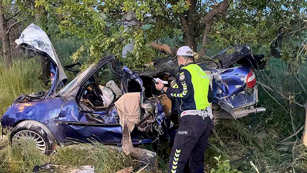 Karaman'da Düğün Konvoyunda Otomobil Takla Attı: 1 Ölü, 1 Yaralı