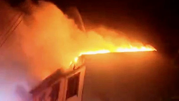 Kocaeli'de Çatı Katında Yangın Çıktı