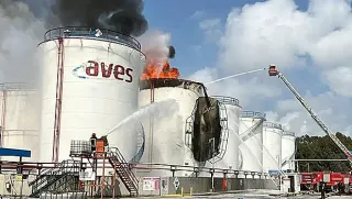 Mersin'deki Yakıt Tankı Yangını Kontrol Altına Alındı