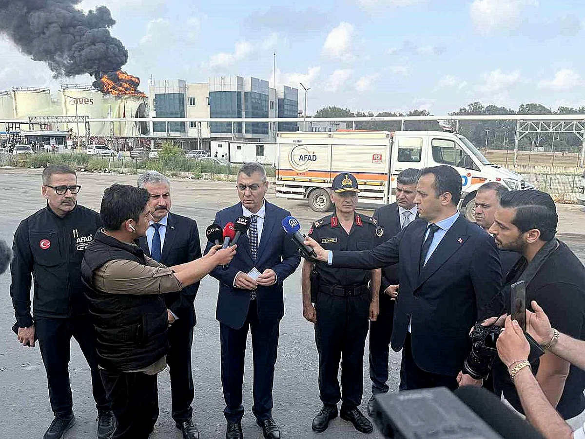 Mersin'deki Yangında Öncelik Sıçramayı Önlemek