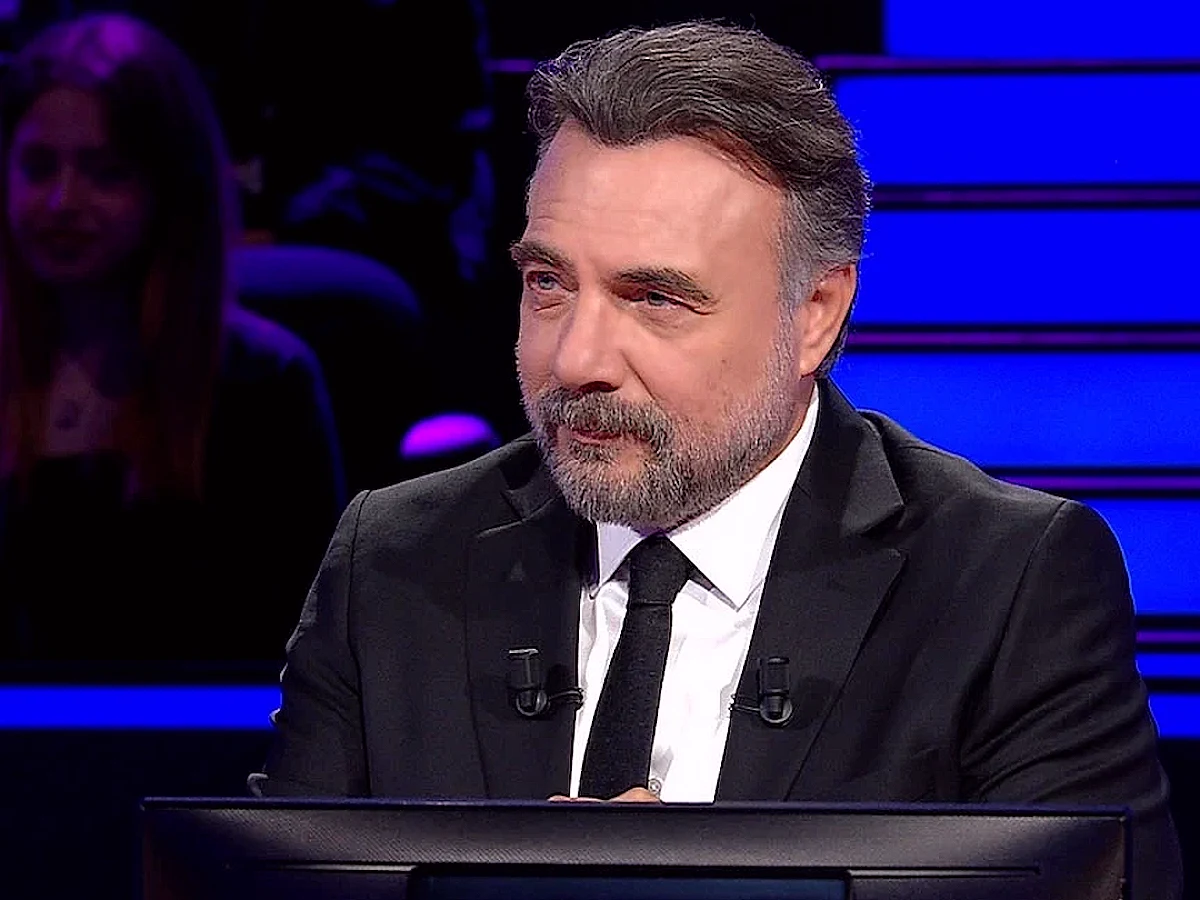 O.K. Gıda Zehirlenmesi Şüphesiyle Hastaneye Kaldırıldı