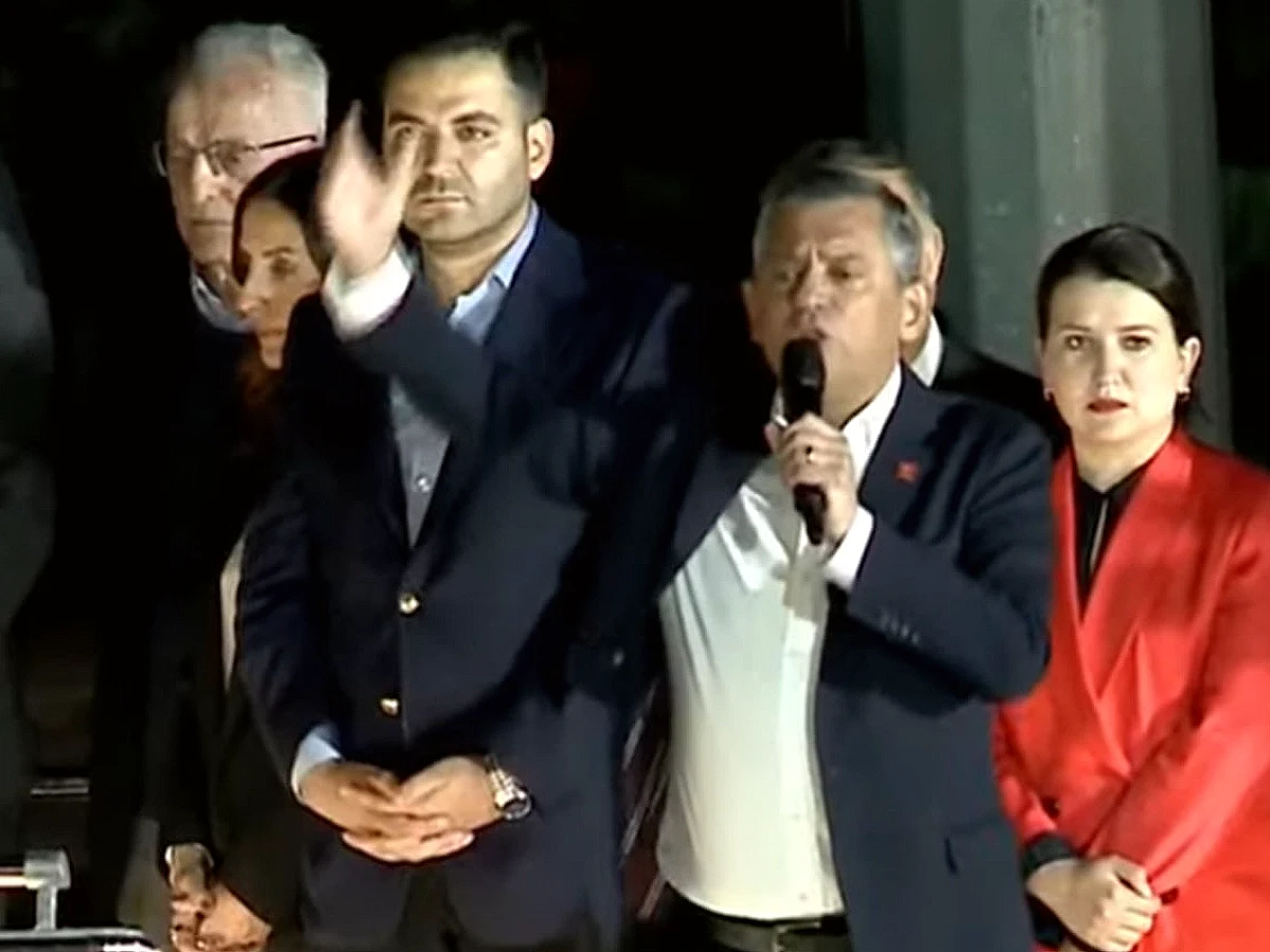 Özgür Özel: 'Bu binadayım, hiçbir yere gitmiyorum'