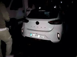 Üsküdar'da Park Halindeki Üç Araç Alevlere Teslim Oldu