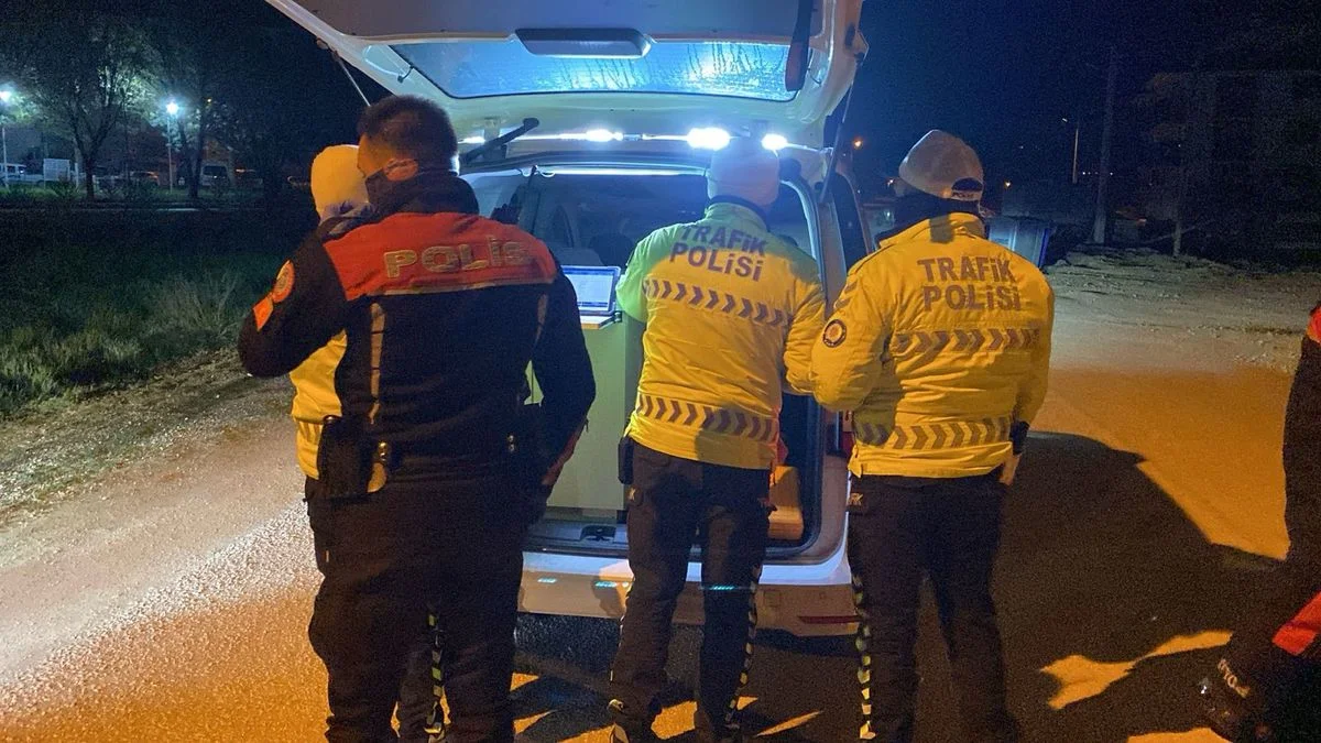 Bolu'da Ehliyetsiz ve Alkol Testini Reddeden Sürücüye 200 Bin TL Ceza Kesildi